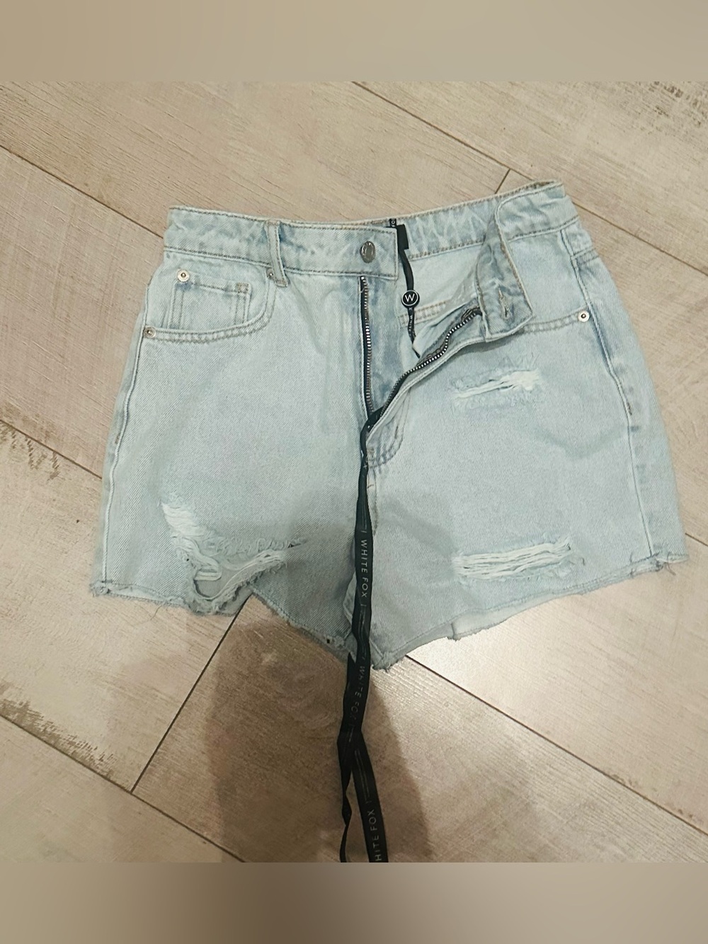 White Fox “What Are We Denim Shorts” Blue Wash NWT Small